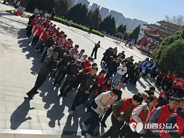 清明寄哀思英烈永铭记----太原市关爱退役军人协会联合山西省学雷锋总队志愿者清明节在黄坡革命烈士陵园追忆先烈们抛头颅洒热血的峥嵘岁月感悟今日和平生活的来之不易 - 第10张 - 山西公益人 清明寄哀思英烈永铭记----太原市关爱退役军人协会联合山西省学雷锋总队志愿者清明节在黄坡革命烈士陵园追忆先烈们抛头颅洒热血的峥嵘岁月感悟今日和平生活的来之不易 - 第10张