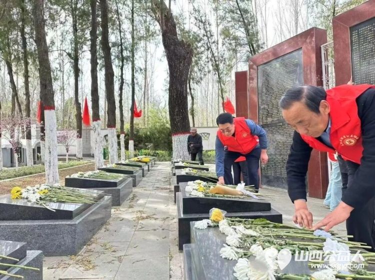 铭记历史珍爱和平继承遗志感恩先烈----长治市正能量公益协会志愿服务团队三队举行2026清明节烈士陵园祭拜扫墓特别活动不忘先烈珍爱和平热爱祖国 - 第11张