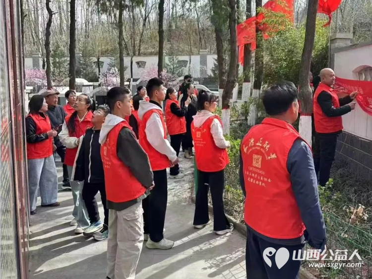 铭记历史珍爱和平继承遗志感恩先烈----长治市正能量公益协会志愿服务团队三队举行2026清明节烈士陵园祭拜扫墓特别活动不忘先烈珍爱和平热爱祖国 - 第12张