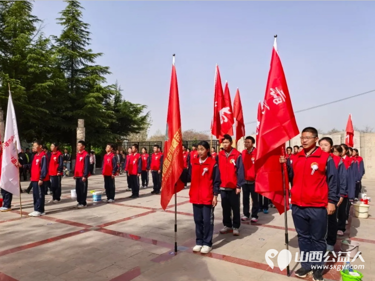 临汾市关工委、市护苗爱心志愿服务队、共青团襄汾县委、襄汾县青年志愿者协会联合组织志愿者走进襄汾县张再烈士陵园开展清明祭扫活动缅怀革命先烈传承革命精神 - 第20张 - 山西公益人 临汾市关工委、市护苗爱心志愿服务队、共青团襄汾县委、襄汾县青年志愿者协会联合组织志愿者走进襄汾县张再烈士陵园开展清明祭扫活动缅怀革命先烈传承革命精神 - 第20张