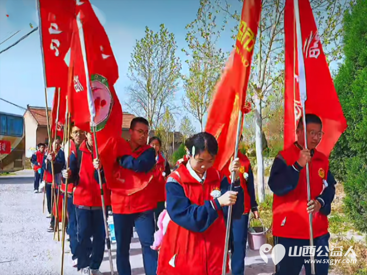 临汾市关工委、市护苗爱心志愿服务队、共青团襄汾县委、襄汾县青年志愿者协会联合组织志愿者走进襄汾县张再烈士陵园开展清明祭扫活动缅怀革命先烈传承革命精神 - 第3张 - 山西公益人 临汾市关工委、市护苗爱心志愿服务队、共青团襄汾县委、襄汾县青年志愿者协会联合组织志愿者走进襄汾县张再烈士陵园开展清明祭扫活动缅怀革命先烈传承革命精神 - 第3张
