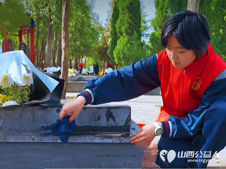 临汾市关工委、市护苗爱心志愿服务队、共青团襄汾县委、襄汾县青年志愿者协会联合组织志愿者走进襄汾县张再烈士陵园开展清明祭扫活动缅怀革命先烈传承革命精神 - 第16张 - 山西公益人 临汾市关工委、市护苗爱心志愿服务队、共青团襄汾县委、襄汾县青年志愿者协会联合组织志愿者走进襄汾县张再烈士陵园开展清明祭扫活动缅怀革命先烈传承革命精神 - 第16张