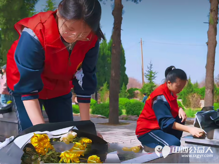 临汾市关工委、市护苗爱心志愿服务队、共青团襄汾县委、襄汾县青年志愿者协会联合组织志愿者走进襄汾县张再烈士陵园开展清明祭扫活动缅怀革命先烈传承革命精神 - 第15张 - 山西公益人 临汾市关工委、市护苗爱心志愿服务队、共青团襄汾县委、襄汾县青年志愿者协会联合组织志愿者走进襄汾县张再烈士陵园开展清明祭扫活动缅怀革命先烈传承革命精神 - 第15张