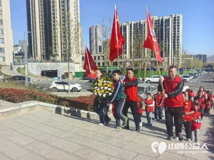 晋城市为老服务协会怀着感恩与敬仰之情齐聚晋城市烈士陵园缅怀为民族解放人民幸福献出生命的革命先烈让我们以为老服务为纽带传承红色精神践行志愿使命 - 第4张 - 山西公益人 晋城市为老服务协会怀着感恩与敬仰之情齐聚晋城市烈士陵园缅怀为民族解放人民幸福献出生命的革命先烈让我们以为老服务为纽带传承红色精神践行志愿使命 - 第4张