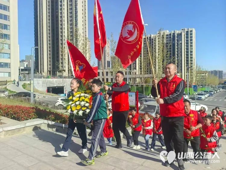 晋城市为老服务协会怀着感恩与敬仰之情齐聚晋城市烈士陵园缅怀为民族解放人民幸福献出生命的革命先烈让我们以为老服务为纽带传承红色精神践行志愿使命 - 第3张 - 山西公益人 晋城市为老服务协会怀着感恩与敬仰之情齐聚晋城市烈士陵园缅怀为民族解放人民幸福献出生命的革命先烈让我们以为老服务为纽带传承红色精神践行志愿使命 - 第3张