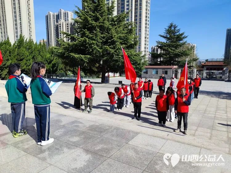 晋城市为老服务协会怀着感恩与敬仰之情齐聚晋城市烈士陵园缅怀为民族解放人民幸福献出生命的革命先烈让我们以为老服务为纽带传承红色精神践行志愿使命 - 第7张 - 山西公益人 晋城市为老服务协会怀着感恩与敬仰之情齐聚晋城市烈士陵园缅怀为民族解放人民幸福献出生命的革命先烈让我们以为老服务为纽带传承红色精神践行志愿使命 - 第7张