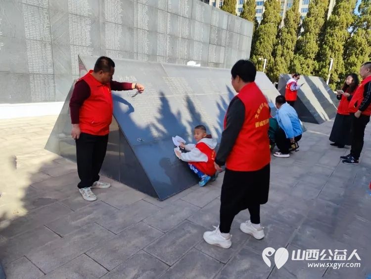 晋城市为老服务协会怀着感恩与敬仰之情齐聚晋城市烈士陵园缅怀为民族解放人民幸福献出生命的革命先烈让我们以为老服务为纽带传承红色精神践行志愿使命 - 第31张 - 山西公益人 晋城市为老服务协会怀着感恩与敬仰之情齐聚晋城市烈士陵园缅怀为民族解放人民幸福献出生命的革命先烈让我们以为老服务为纽带传承红色精神践行志愿使命 - 第31张