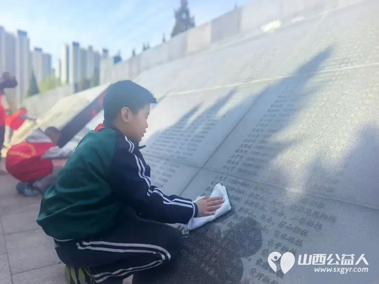 晋城市为老服务协会怀着感恩与敬仰之情齐聚晋城市烈士陵园缅怀为民族解放人民幸福献出生命的革命先烈让我们以为老服务为纽带传承红色精神践行志愿使命 - 第27张 - 山西公益人 晋城市为老服务协会怀着感恩与敬仰之情齐聚晋城市烈士陵园缅怀为民族解放人民幸福献出生命的革命先烈让我们以为老服务为纽带传承红色精神践行志愿使命 - 第27张