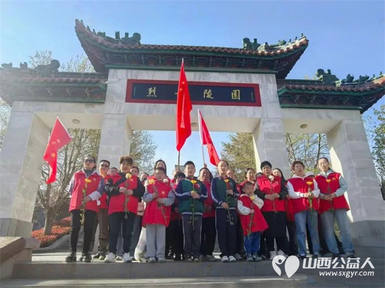 晋城市为老服务协会怀着感恩与敬仰之情齐聚晋城市烈士陵园缅怀为民族解放人民幸福献出生命的革命先烈让我们以为老服务为纽带传承红色精神践行志愿使命 - 第2张 - 山西公益人 晋城市为老服务协会怀着感恩与敬仰之情齐聚晋城市烈士陵园缅怀为民族解放人民幸福献出生命的革命先烈让我们以为老服务为纽带传承红色精神践行志愿使命 - 第2张