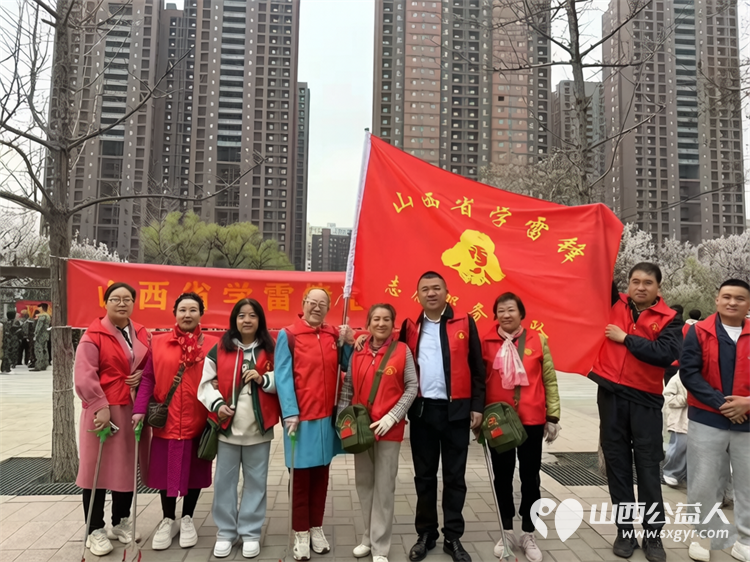 学雷锋践初心净环境助文明 山西省学雷锋志愿服务总队多方联动绘就龙城文明新画卷志愿者们在长风西街举行道路清洁志愿服务行动 - 第2张 - 山西公益人 学雷锋践初心净环境助文明 山西省学雷锋志愿服务总队多方联动绘就龙城文明新画卷志愿者们在长风西街举行道路清洁志愿服务行动 - 第2张