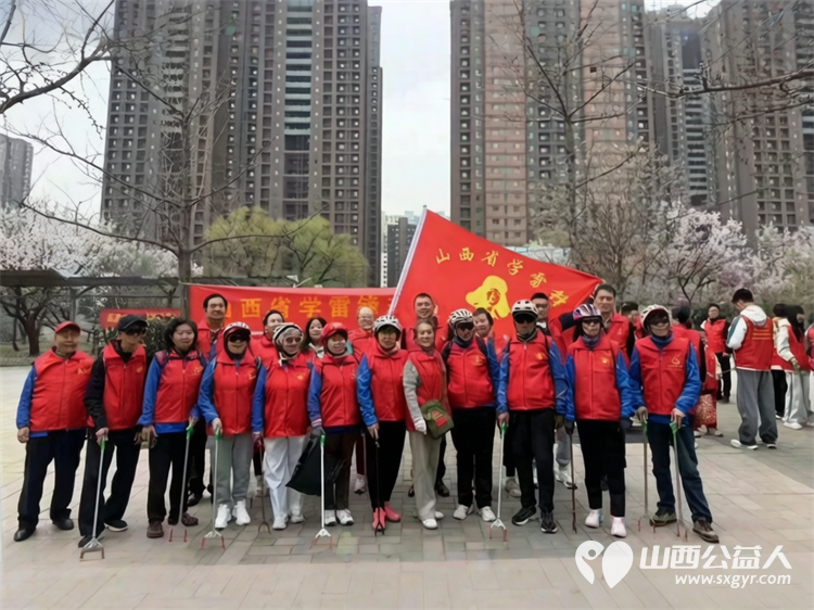 学雷锋践初心净环境助文明 山西省学雷锋志愿服务总队多方联动绘就龙城文明新画卷志愿者们在长风西街举行道路清洁志愿服务行动 - 第3张 - 山西公益人 学雷锋践初心净环境助文明 山西省学雷锋志愿服务总队多方联动绘就龙城文明新画卷志愿者们在长风西街举行道路清洁志愿服务行动 - 第3张