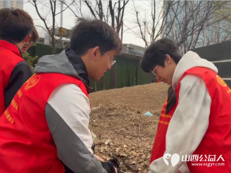学雷锋践初心净环境助文明 山西省学雷锋志愿服务总队多方联动绘就龙城文明新画卷志愿者们在长风西街举行道路清洁志愿服务行动 - 第7张 - 山西公益人 学雷锋践初心净环境助文明 山西省学雷锋志愿服务总队多方联动绘就龙城文明新画卷志愿者们在长风西街举行道路清洁志愿服务行动 - 第7张