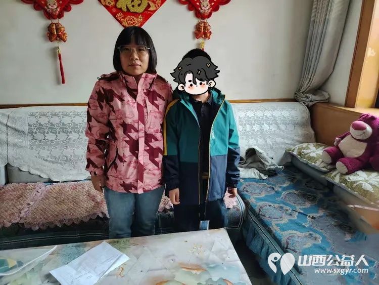 爱心妈妈情暖三月一件新衣一份期盼 文水县爱心帮扶志愿者协会走访慰问了困境儿童小博、小哲为他们送去了博希和童款外套用温暖的衣物为孩子们的春日增添一份呵护与关爱 - 第2张 - 山西公益人 爱心妈妈情暖三月一件新衣一份期盼 文水县爱心帮扶志愿者协会走访慰问了困境儿童小博、小哲为他们送去了博希和童款外套用温暖的衣物为孩子们的春日增添一份呵护与关爱 - 第2张
