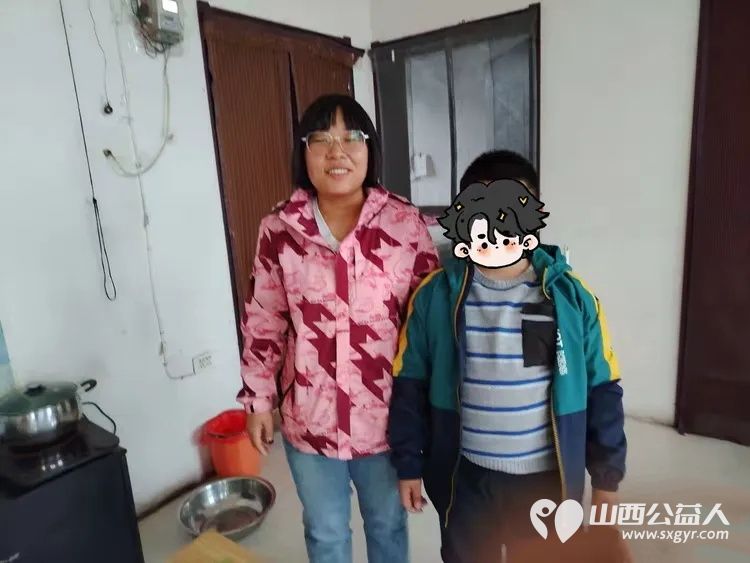 爱心妈妈情暖三月一件新衣一份期盼 文水县爱心帮扶志愿者协会走访慰问了困境儿童小博、小哲为他们送去了博希和童款外套用温暖的衣物为孩子们的春日增添一份呵护与关爱 - 第1张 - 山西公益人 爱心妈妈情暖三月一件新衣一份期盼 文水县爱心帮扶志愿者协会走访慰问了困境儿童小博、小哲为他们送去了博希和童款外套用温暖的衣物为孩子们的春日增添一份呵护与关爱 - 第1张