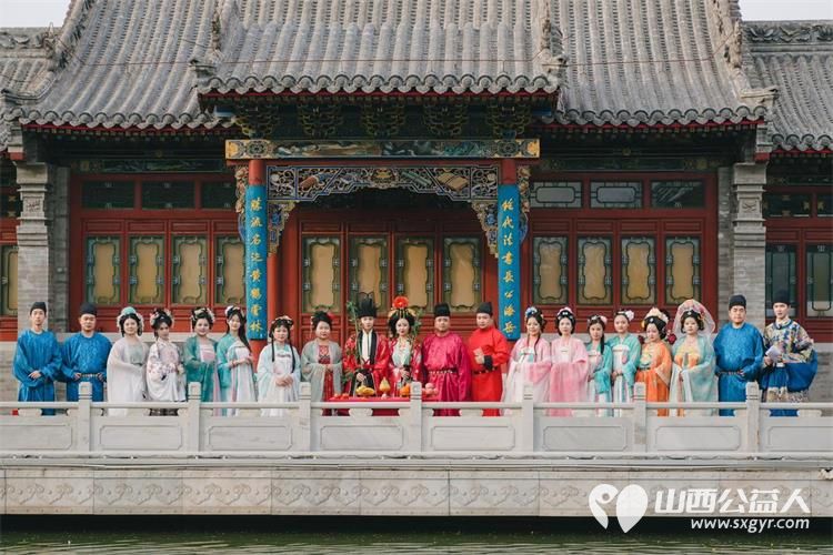 双塔花朝完美收官百人霓裳共醉春 由太原市华礼启元礼乐婚俗团队核心人物杜雪艳联合传礼汉服、山西汉文化社共同发起的山西太原双塔花朝节在双塔公园圆满落下帷幕 - 第3张