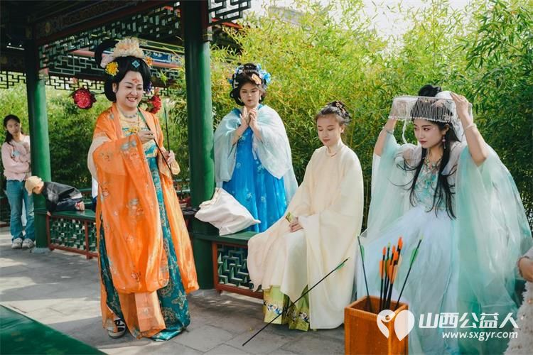 双塔花朝完美收官百人霓裳共醉春 由太原市华礼启元礼乐婚俗团队核心人物杜雪艳联合传礼汉服、山西汉文化社共同发起的山西太原双塔花朝节在双塔公园圆满落下帷幕 - 第5张