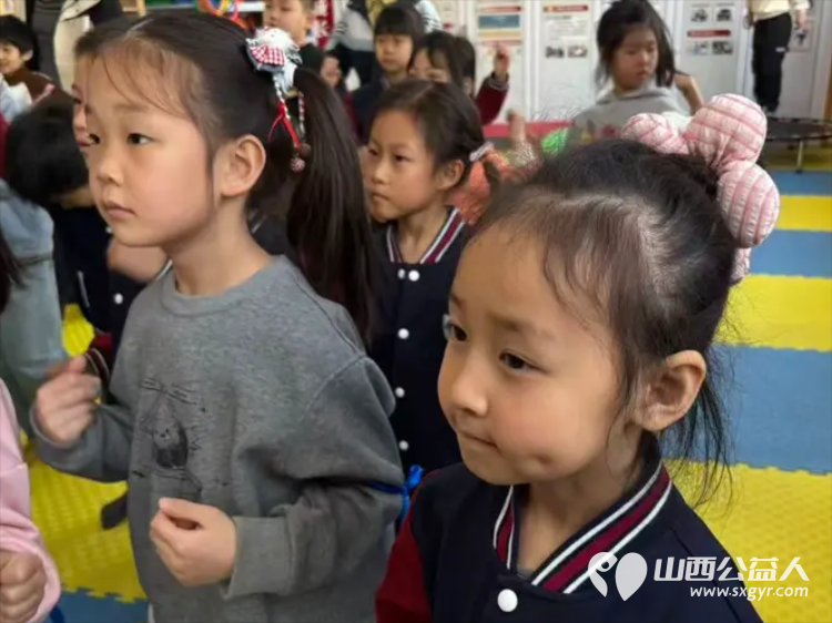 太原爱思乐知生态幼儿园携手山西心予康复园在第19个世界孤独症日开展爱心活动以温暖陪伴传递善意用实际行动诠释包容上演了一场充满温情的童心共融之旅 - 第5张