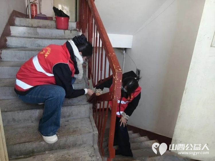 以青春之名赴雷锋之约----太原市小店区青年志愿者协会学雷锋月系列活动改善居民居住环境清理卫生死角宣传无偿献血图书馆开展文化志愿服务 - 第9张