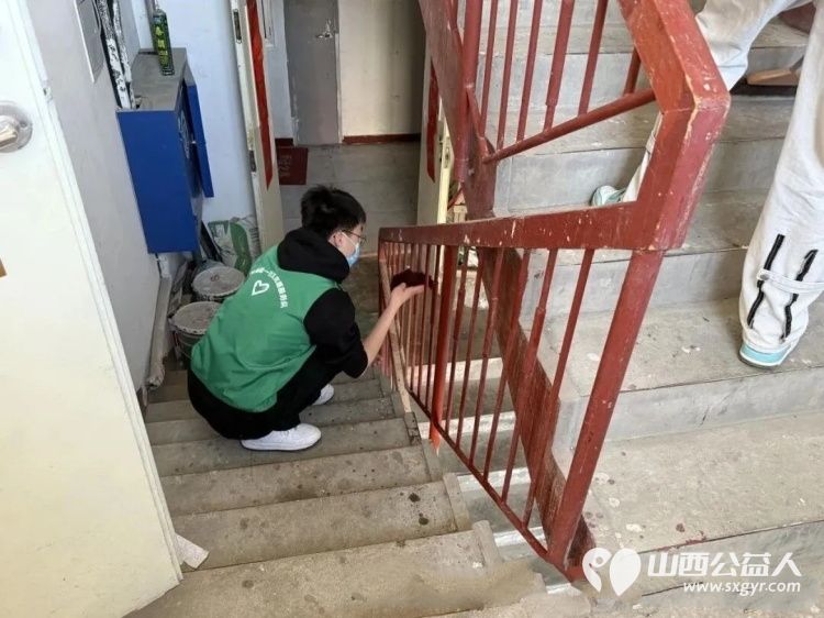 以青春之名赴雷锋之约----太原市小店区青年志愿者协会学雷锋月系列活动改善居民居住环境清理卫生死角宣传无偿献血图书馆开展文化志愿服务 - 第11张