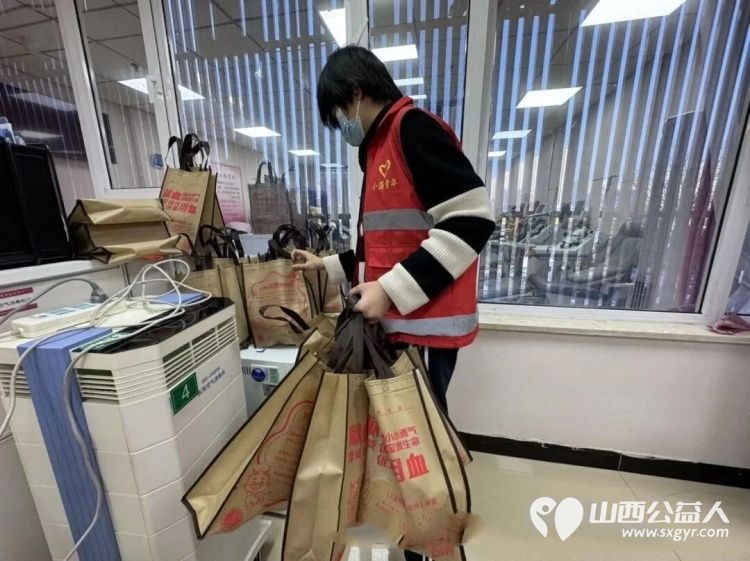 以青春之名赴雷锋之约----太原市小店区青年志愿者协会学雷锋月系列活动改善居民居住环境清理卫生死角宣传无偿献血图书馆开展文化志愿服务 - 第20张
