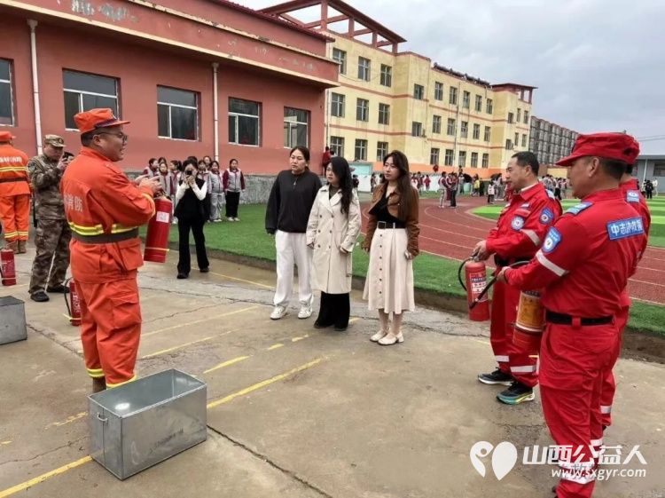 学应急技能，筑平安校园——繁峙县应急救援协会砂河支队成立暨代堡小学综合应急演练切实提升师生消防安全意识和应急避险自救能力 - 第9张
