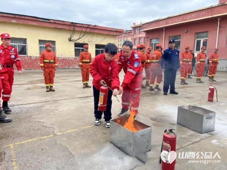 学应急技能，筑平安校园——繁峙县应急救援协会砂河支队成立暨代堡小学综合应急演练切实提升师生消防安全意识和应急避险自救能力 - 第18张