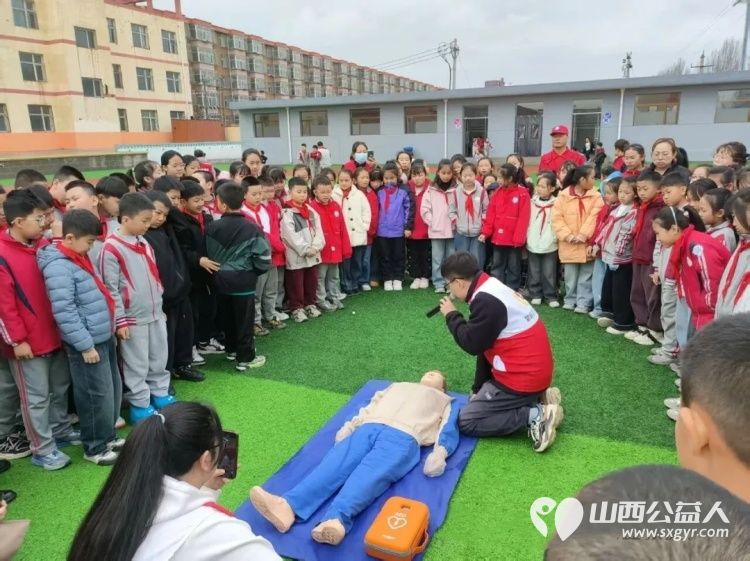 学应急技能，筑平安校园——繁峙县应急救援协会砂河支队成立暨代堡小学综合应急演练切实提升师生消防安全意识和应急避险自救能力 - 第23张
