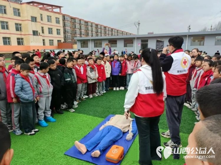 学应急技能，筑平安校园——繁峙县应急救援协会砂河支队成立暨代堡小学综合应急演练切实提升师生消防安全意识和应急避险自救能力 - 第21张