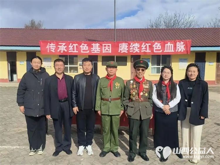 薪火相传守初心红色基因润童心----山西雷锋宣讲团曹继红及抗美援朝老英雄吕良莅临尖草坪区东方小学以英雄故事为桥以红色精神为炬为全体少先队员呈上一场震撼心灵的精神洗礼 - 第2张