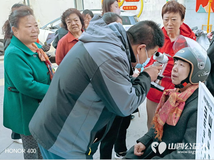 志愿服务进社区健康活动暖人心----介休市敬老协会2026年4月2日走进介休市西南街道南河沿社区为社区所有老人爱心理发、义诊 - 第13张
