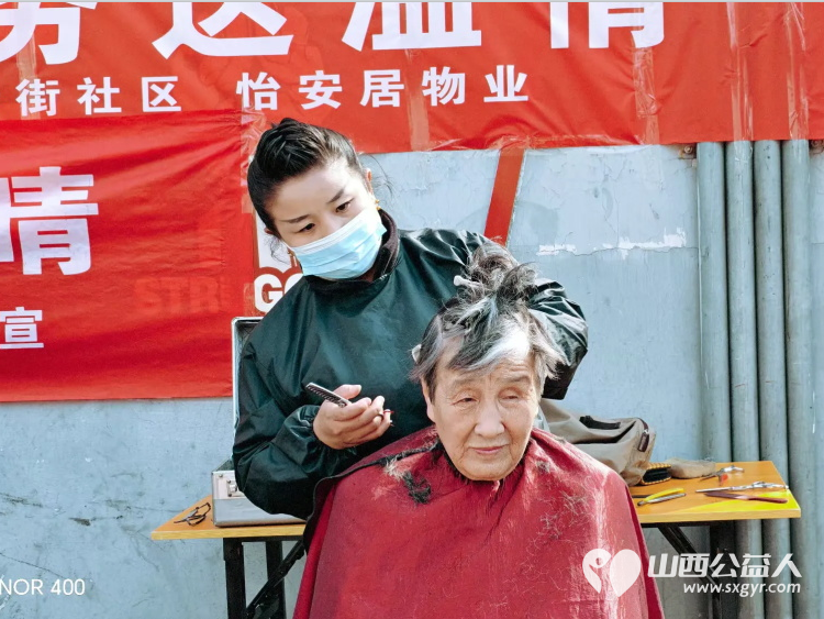 志愿服务进社区健康活动暖人心----介休市敬老协会2026年4月2日走进介休市西南街道南河沿社区为社区所有老人爱心理发、义诊 - 第5张