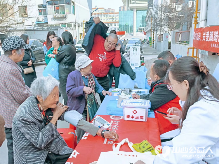 志愿服务进社区健康活动暖人心----介休市敬老协会2026年4月2日走进介休市西南街道南河沿社区为社区所有老人爱心理发、义诊 - 第12张