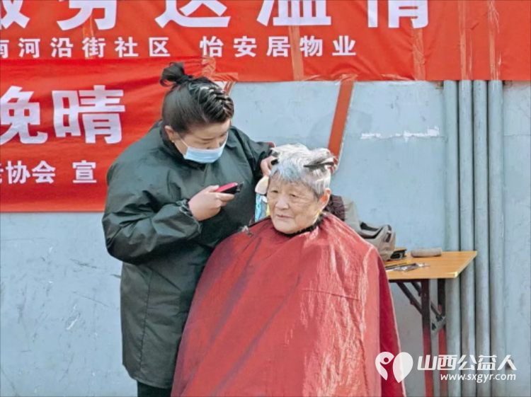志愿服务进社区健康活动暖人心----介休市敬老协会2026年4月2日走进介休市西南街道南河沿社区为社区所有老人爱心理发、义诊 - 第4张