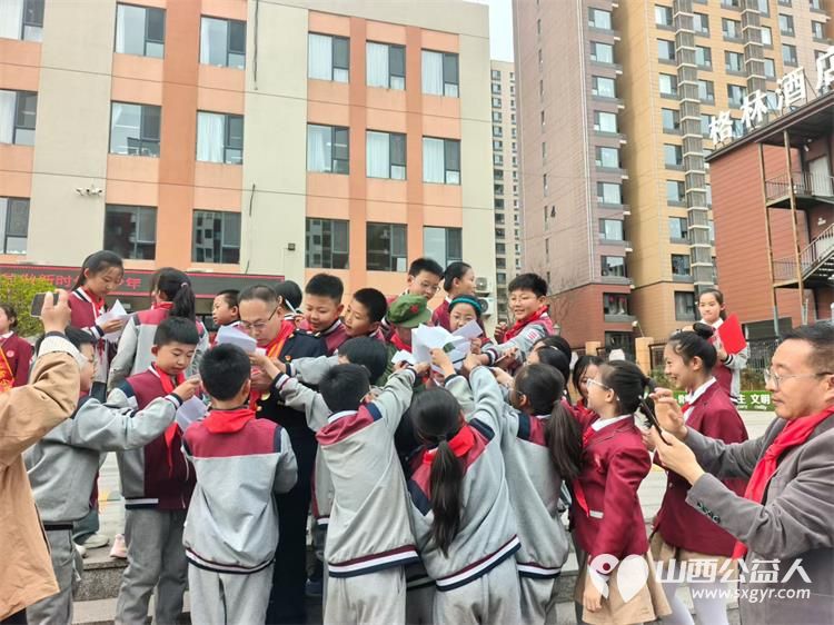 同心公益行活动：杏花岭区新联会、中介和社会组织委员会携手雷锋宣讲团山西分团走进小店区北营小学开展主题宣讲活动为校园德育工作注入鲜活力量 - 第9张