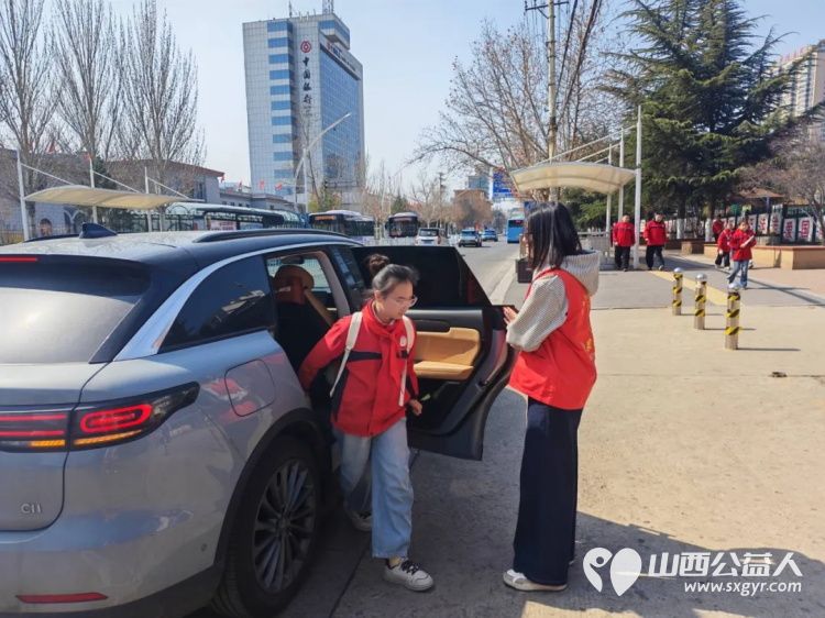 2026年3月阳泉义工在北大街小学的校门外护学岗服务共同维护校园周边交通秩序守护着小学生的上学平安路 - 第53张