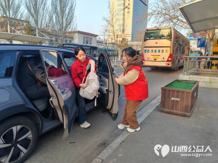 2026年3月阳泉义工在北大街小学的校门外护学岗服务共同维护校园周边交通秩序守护着小学生的上学平安路 - 第35张