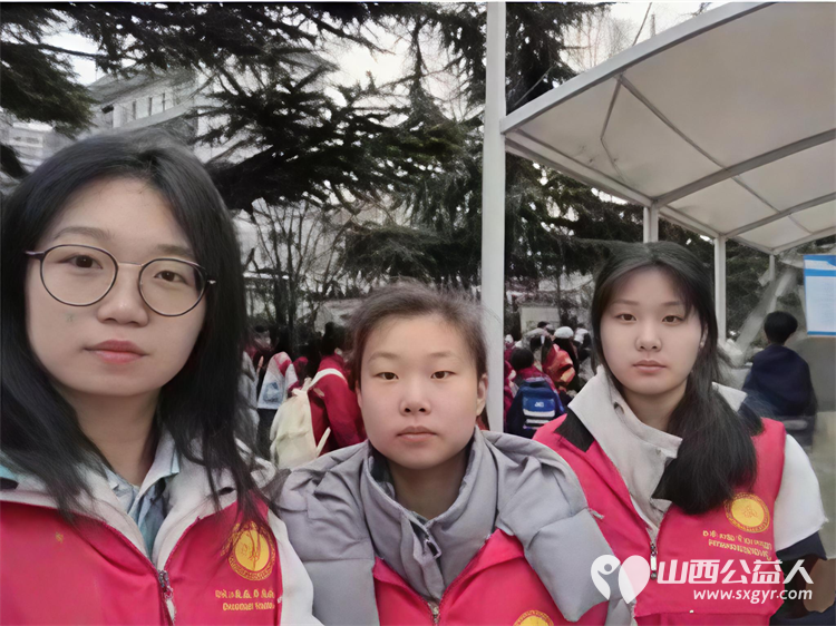 2026年3月阳泉义工在北大街小学的校门外护学岗服务共同维护校园周边交通秩序守护着小学生的上学平安路 - 第15张