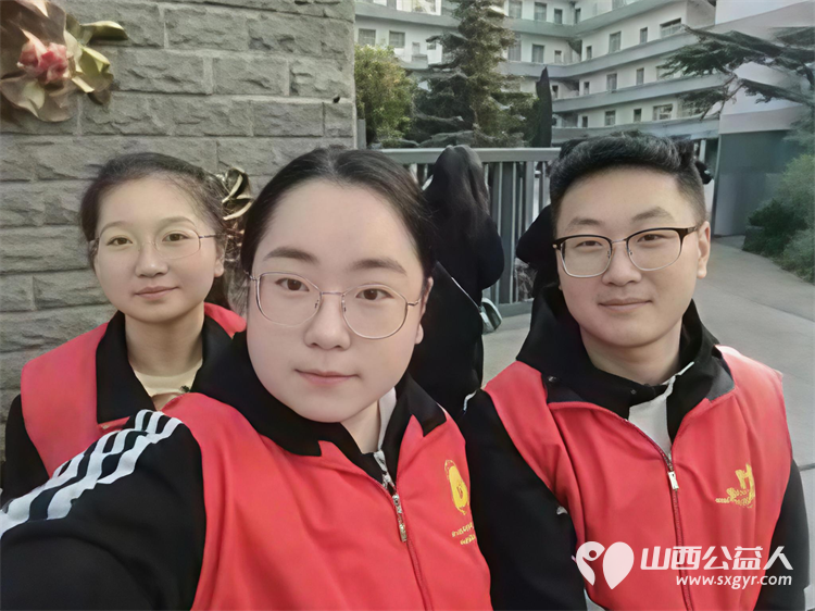 2026年3月阳泉义工在北大街小学的校门外护学岗服务共同维护校园周边交通秩序守护着小学生的上学平安路 - 第24张