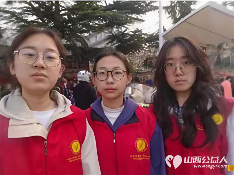 2026年3月阳泉义工在北大街小学的校门外护学岗服务共同维护校园周边交通秩序守护着小学生的上学平安路 - 第8张