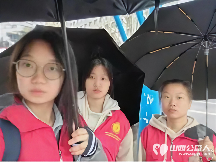 2026年3月阳泉义工在北大街小学的校门外护学岗服务共同维护校园周边交通秩序守护着小学生的上学平安路 - 第7张