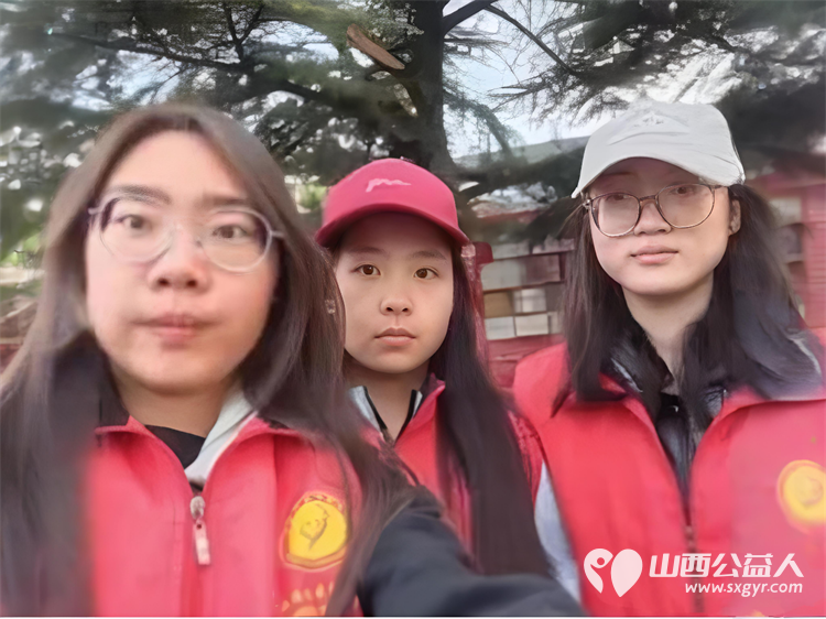 2026年3月阳泉义工在北大街小学的校门外护学岗服务共同维护校园周边交通秩序守护着小学生的上学平安路 - 第4张