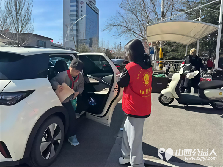 2026年3月阳泉义工在北大街小学的校门外护学岗服务共同维护校园周边交通秩序守护着小学生的上学平安路 - 第40张