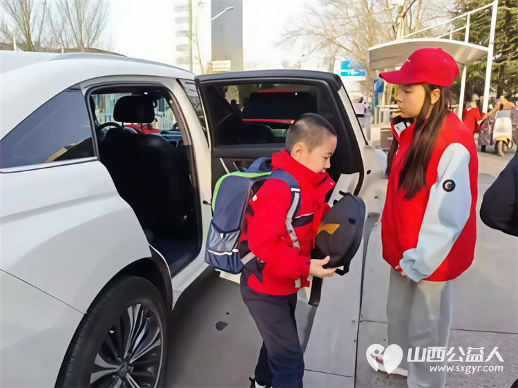2026年3月阳泉义工在北大街小学的校门外护学岗服务共同维护校园周边交通秩序守护着小学生的上学平安路 - 第41张