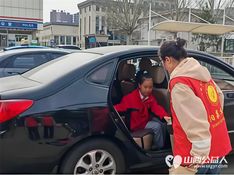 2026年3月阳泉义工在北大街小学的校门外护学岗服务共同维护校园周边交通秩序守护着小学生的上学平安路 - 第38张