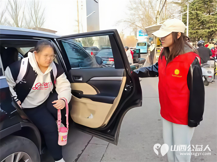 2026年3月阳泉义工在北大街小学的校门外护学岗服务共同维护校园周边交通秩序守护着小学生的上学平安路 - 第33张