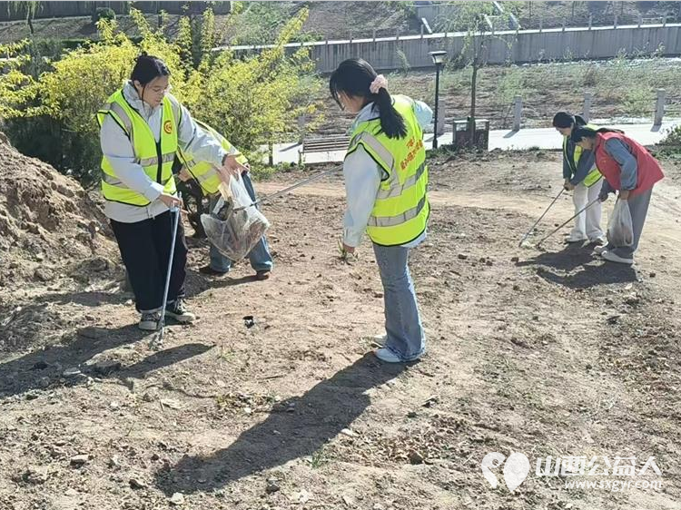 文水县爱心帮扶志愿者协会4月4日组织返乡大学生青年突击队开展文峪河生态保护志愿服务活动让青春力量在河湖岸边闪耀 - 第8张