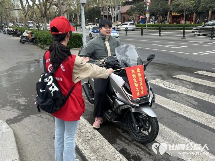 文明交通有温度志愿身影暖人心 临汾市文明交通志愿者协会志愿服务活动开展清明交通保障值守文明交通劝导志愿服务活动 - 第9张