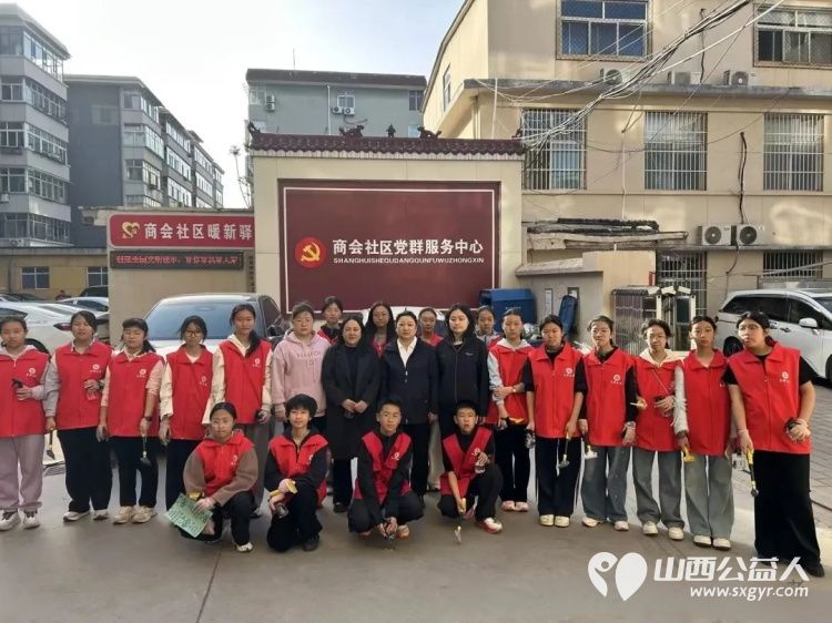 临汾市文明交通志愿者协会联合临汾一中2516班学生在志愿队长带队下走进商会社区清理小广告整治环境卫生 - 第1张 - 山西公益人 临汾市文明交通志愿者协会联合临汾一中2516班学生在志愿队长带队下走进商会社区清理小广告整治环境卫生 - 第1张