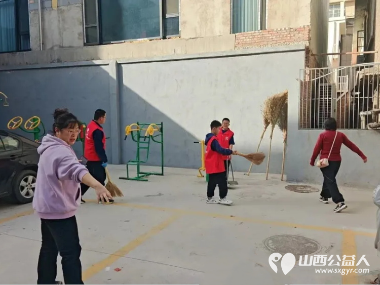临汾市文明交通志愿者协会联合临汾一中2516班学生在志愿队长带队下走进商会社区清理小广告整治环境卫生 - 第5张 - 山西公益人 临汾市文明交通志愿者协会联合临汾一中2516班学生在志愿队长带队下走进商会社区清理小广告整治环境卫生 - 第5张
