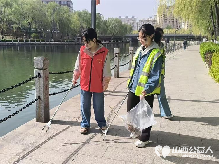 文水县爱心帮扶志愿者协会组织青年突击队4月5日开展文峪河生态保护志愿服务活动以实际行动守护母亲河 - 第5张